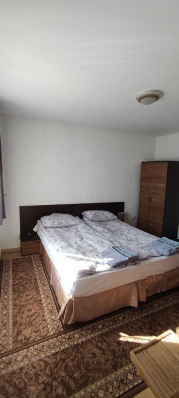 Djolevi Guesthouse Dobrinishte Ngoại thất bức ảnh